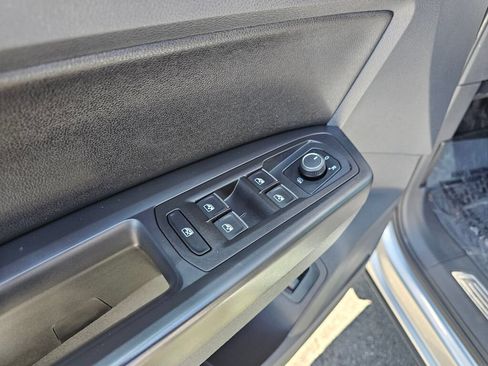 Used 2018 Volkswagen Atlas SEL AWD/4WD image 16
