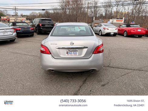 Used 2010 Nissan Maxima 3.5 SV w/ Cold Pkg FWD image 6