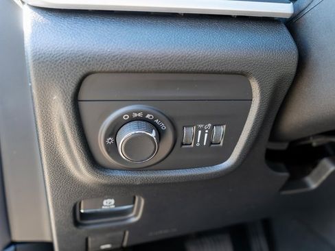 New 2025 Jeep Grand Cherokee Altitude image 17