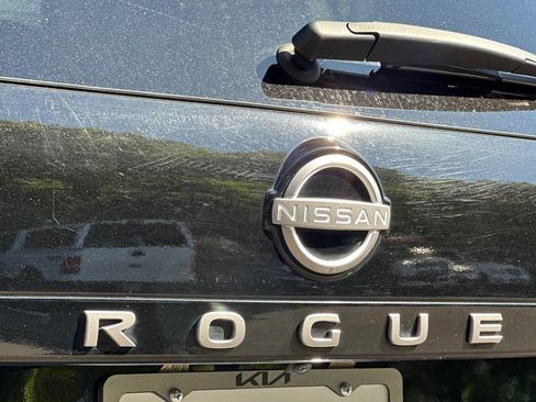 Used 2025 Nissan Rogue SV FWD image 35