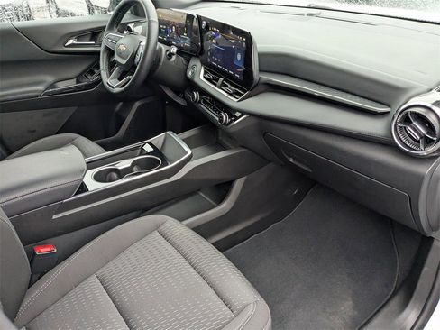 Used 2025 Chevrolet Equinox LT image 36