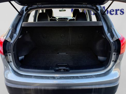 Used 2017 Nissan Rogue Sport SL image 4