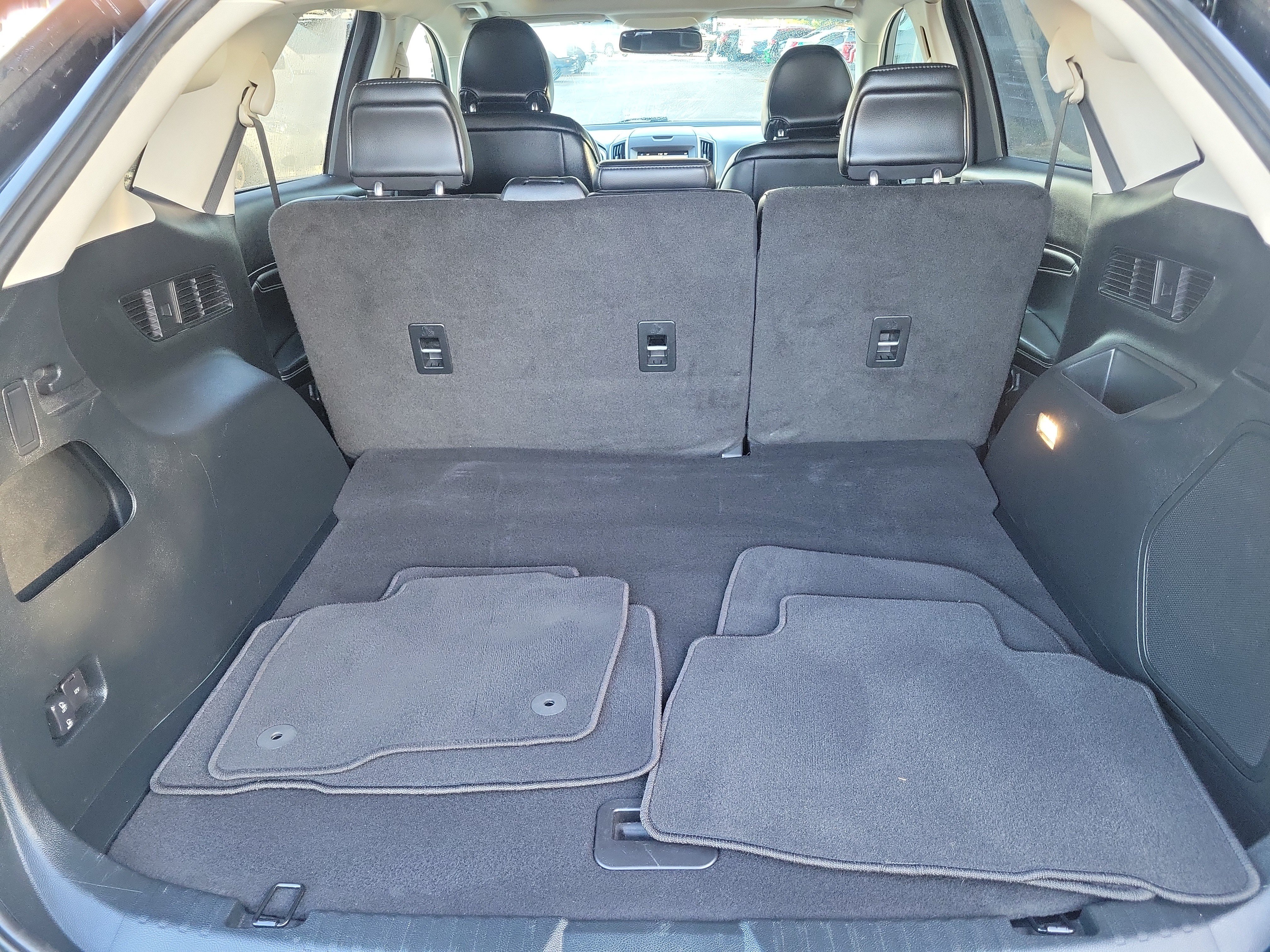 Used 2019 Ford Edge Titanium w/ Equipment Group 301A FWD image 18