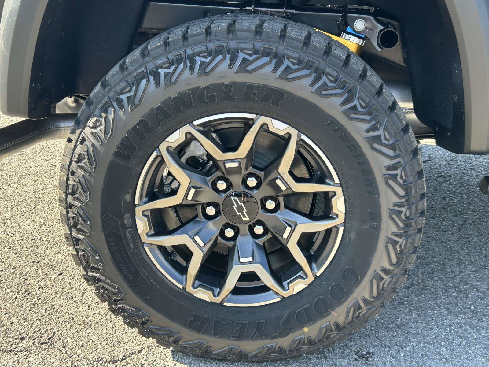 New 2026 Chevrolet Colorado ZR2 w/ Technology Package AWD/4WD image 9