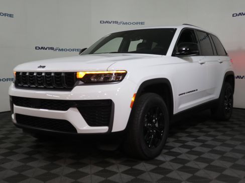 New 2026 Jeep Grand Cherokee Altitude AWD/4WD image 12
