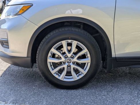 Used 2019 Nissan Rogue S w/ Special Edition Package FWD image 11