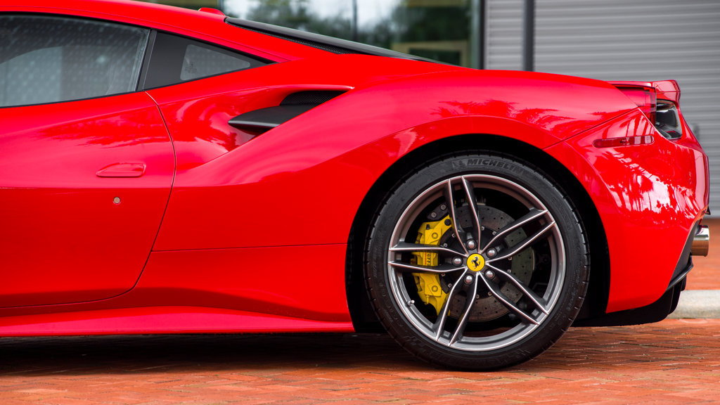Used 2018 Ferrari 488 GTB RWD image 3