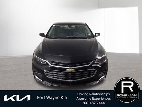 Used 2018 Chevrolet Malibu LT FWD image 3