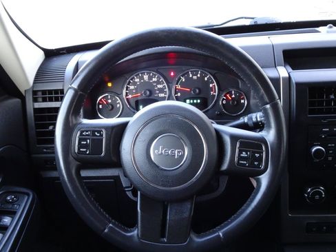 Used 2012 Jeep Liberty Sport image 16
