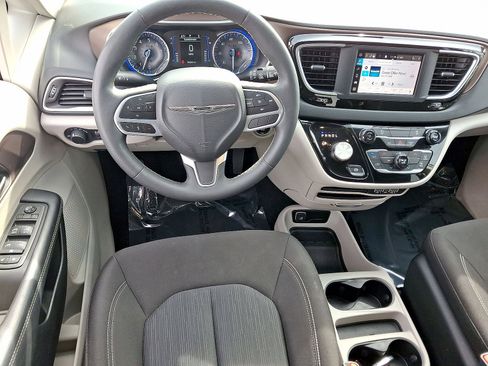 Used 2023 Chrysler Voyager LX FWD image 20