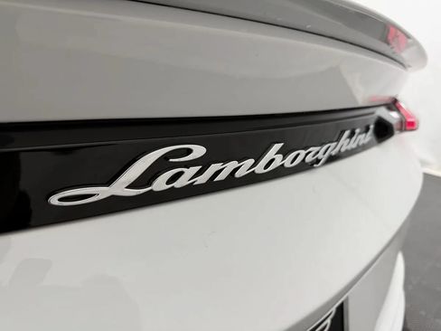 Used 2021 Lamborghini Urus AWD/4WD image 8