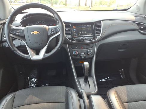Used 2019 Chevrolet Trax LT w/ LT Convenience Package AWD/4WD image 9