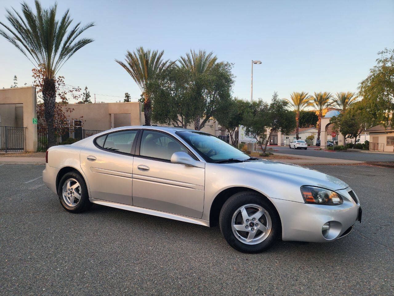 Used 2004 Pontiac Grand Prix GT w/ Drivers Package FWD image 2