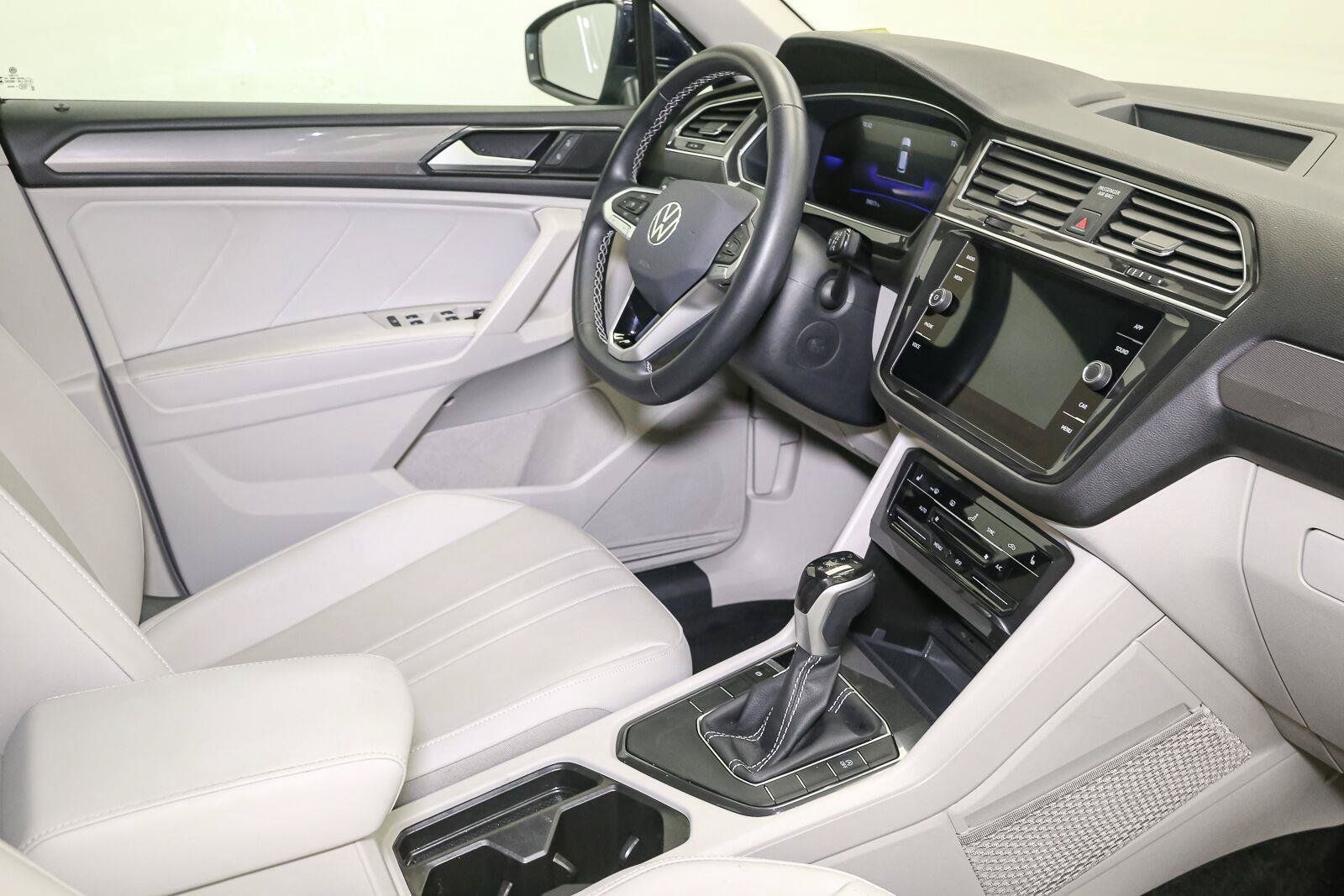 Certified 2023 Volkswagen Tiguan SE w/ Panoramic Sunroof Package FWD image 22