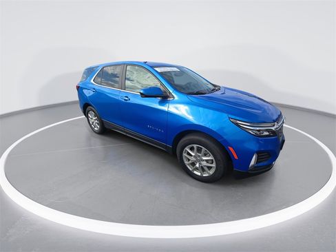 Used 2024 Chevrolet Equinox LT image 2