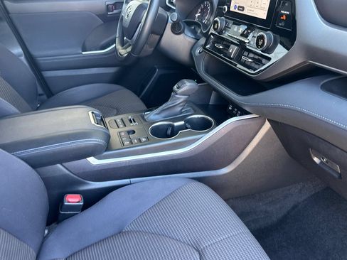 Used 2023 Toyota Highlander LE AWD/4WD image 18