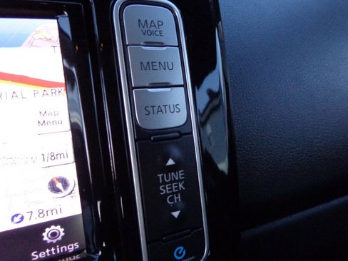 Used 2017 Nissan Leaf SV image 23