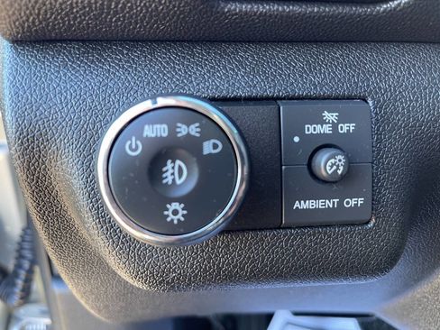 Used 2015 Chevrolet Traverse LT image 18