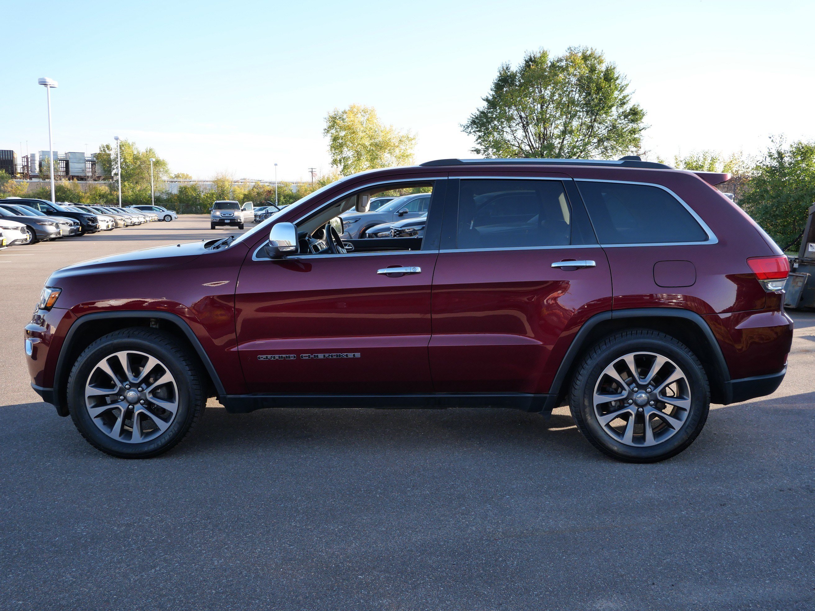 Used 2018 Jeep Grand Cherokee Limited w/ Luxury Group II AWD/4WD image 4