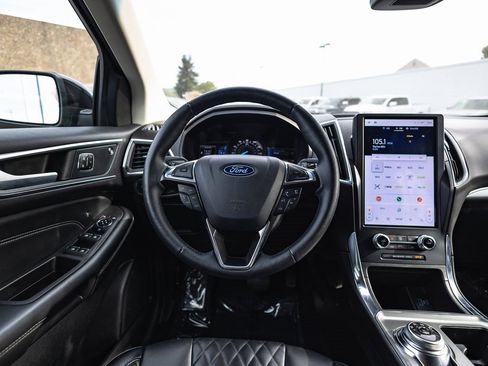 Used 2024 Ford Edge Titanium image 25