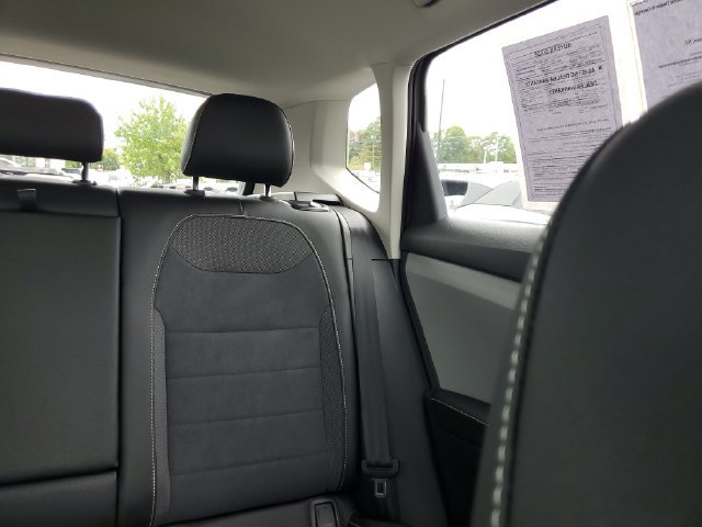 Certified 2024 Volkswagen Taos SE FWD image 12