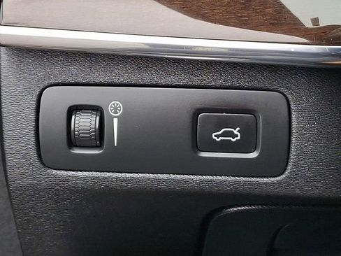 Used 2016 Volvo XC90 T6 Momentum w/ Protection Package Plus image 28