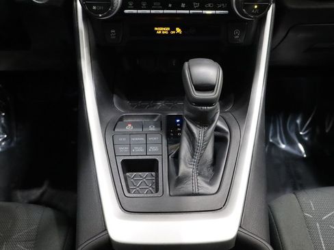 Used 2022 Toyota RAV4 XLE image 40