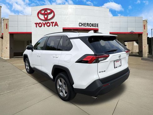 Used 2025 Toyota RAV4 XLE FWD image 7