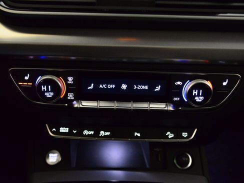 Certified 2025 Audi Q5 2.0T Premium image 14