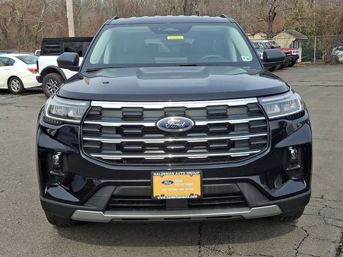 Used 2025 Ford Explorer Active w/ Active Comfort Package image 2