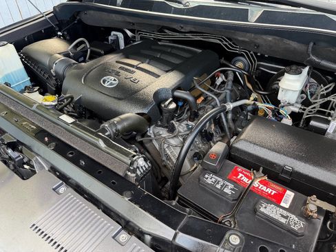 Used 2015 Toyota Tundra SR5 w/ TRD Off Road Package image 18