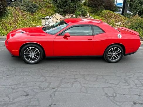 Used 2019 Dodge Challenger SXT AWD/4WD image 3