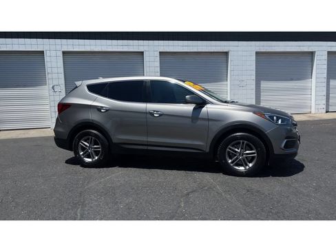 Used 2017 Hyundai Santa Fe Sport FWD image 4