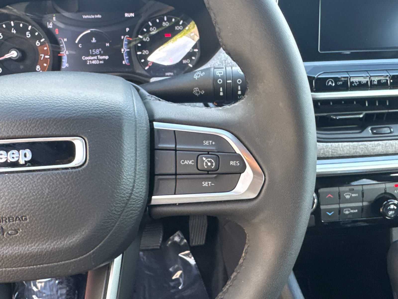 Used 2025 Jeep Compass Latitude AWD/4WD image 26