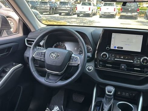 Used 2024 Toyota Highlander LE image 15