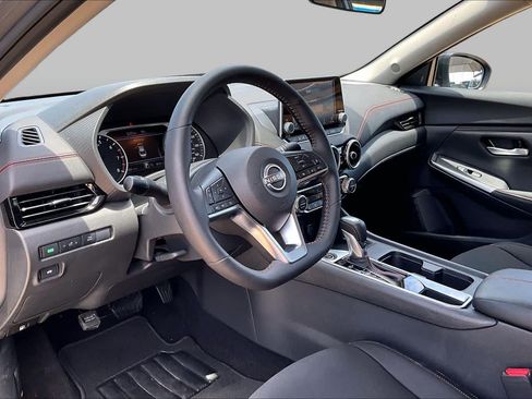 Certified 2025 Nissan Sentra SR FWD image 15