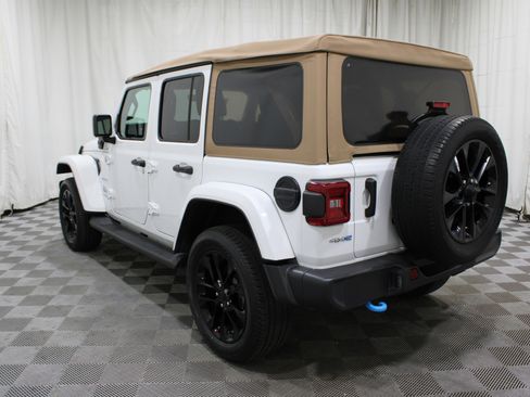 Used 2022 Jeep Wrangler Unlimited Sahara w/ Cold Weather Group image 36