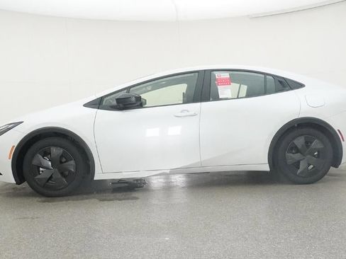 New 2025 Toyota Prius Plug-In Hybrid FWD image 19