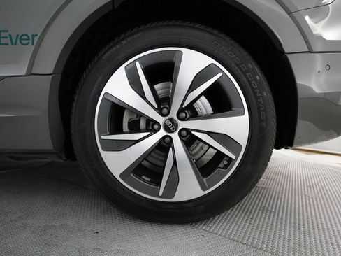 Used 2024 Audi Q8 e-tron Premium Plus w/ Premium Plus Package image 19