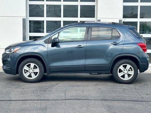 Used 2021 Chevrolet Trax LT w/ LT Convenience Package AWD/4WD image 3