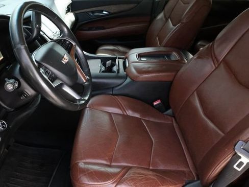 Used 2015 Cadillac Escalade Luxury image 11