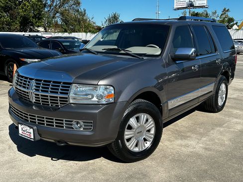 Used 2012 Lincoln Navigator 2WD image 2