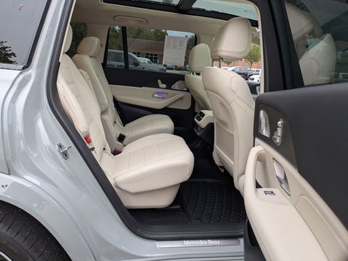Used 2024 Mercedes-Benz GLS 450 4MATIC image 35