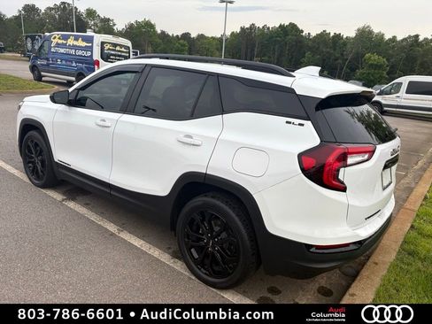 Used 2022 GMC Terrain SLE w/ Driver Convenience Package FWD image 3