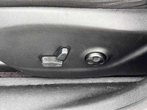 Used 2019 Jeep Cherokee Limited AWD/4WD image 13