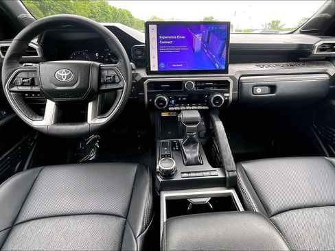Used 2025 Toyota Tacoma Limited AWD/4WD image 14
