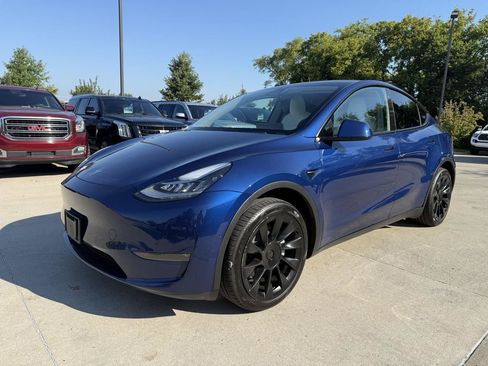 Used 2020 Tesla Model Y Long Range AWD/4WD image 1