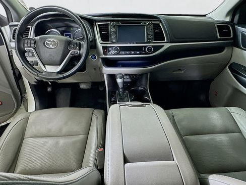 Used 2019 Toyota Highlander Limited Platinum image 17