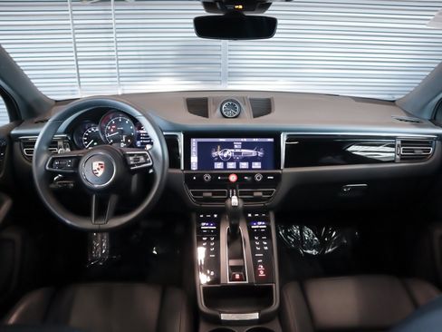 Used 2025 Porsche Macan image 14
