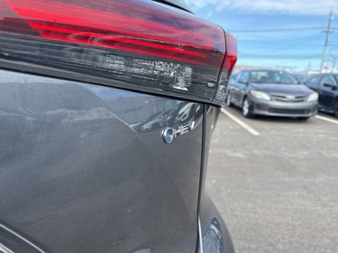 Used 2025 Toyota Highlander Platinum image 11